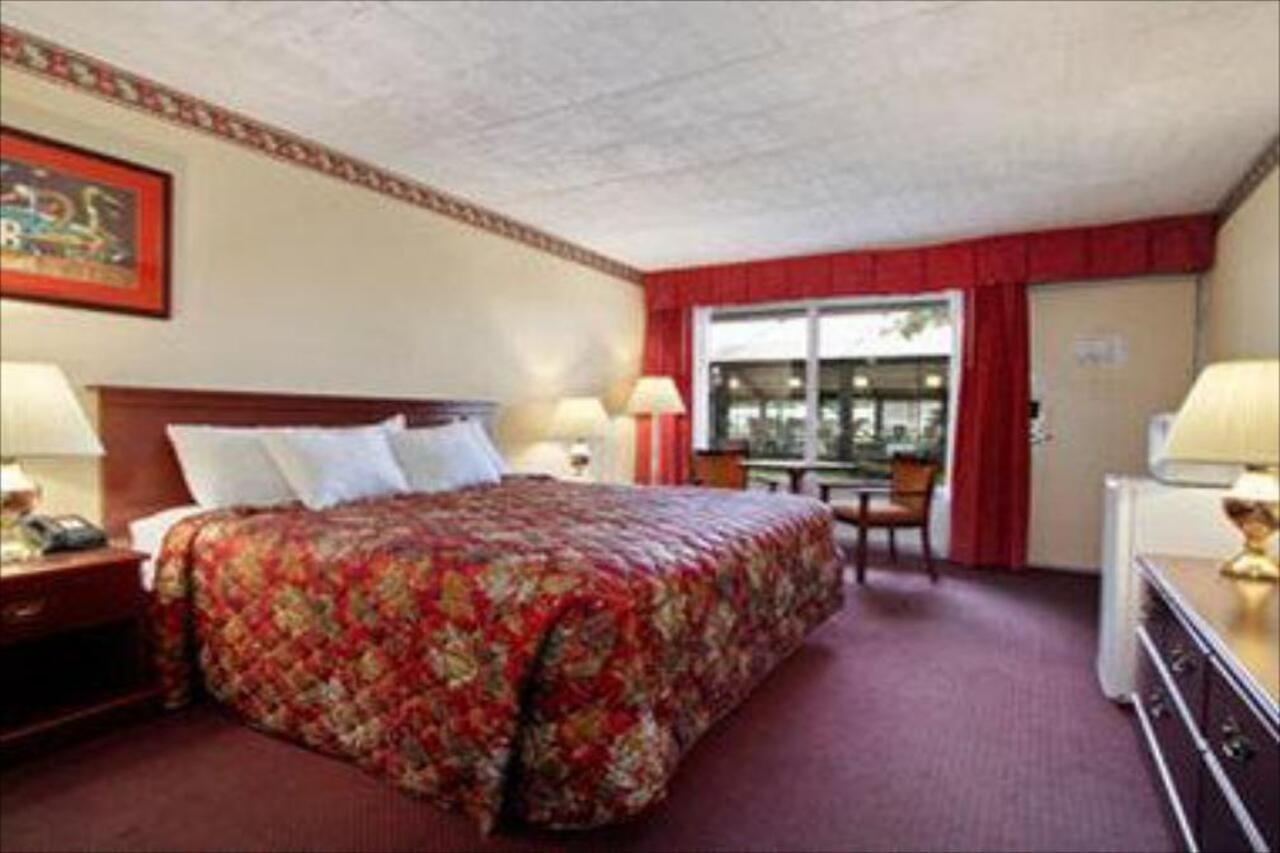 Days Inn East Stroudsburg Esterno foto